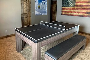 Group Ski Getaway Near the Base of Chairlift 8!