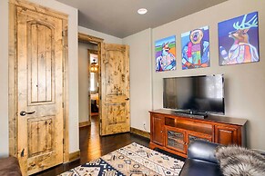 Group Ski Getaway Near the Base of Chairlift 8!