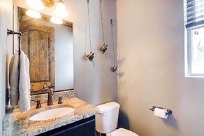 Group Ski Getaway Near the Base of Chairlift 8!