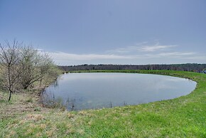 Spacious Mcarthur Home: Private Hot Tub + Pond!
