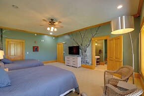 Spacious Mcarthur Home: Private Hot Tub + Pond!