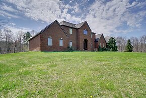 Spacious Mcarthur Home: Private Hot Tub + Pond!