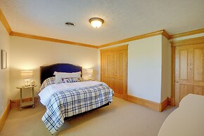 Spacious Mcarthur Home: Private Hot Tub + Pond!
