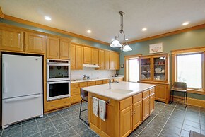 Spacious Mcarthur Home: Private Hot Tub + Pond!