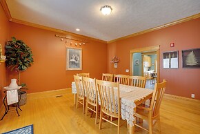 Spacious Mcarthur Home: Private Hot Tub + Pond!