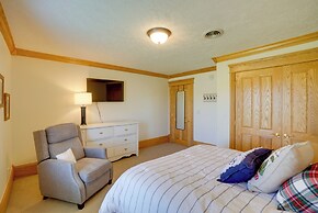 Spacious Mcarthur Home: Private Hot Tub + Pond!