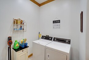 Spacious Mcarthur Home: Private Hot Tub + Pond!