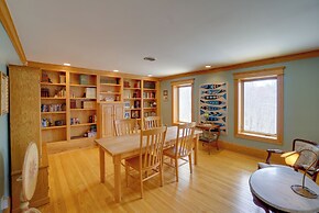 Spacious Mcarthur Home: Private Hot Tub + Pond!