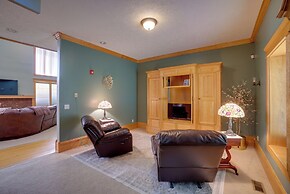 Spacious Mcarthur Home: Private Hot Tub + Pond!