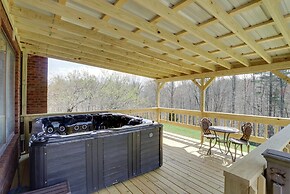 Spacious Mcarthur Home: Private Hot Tub + Pond!