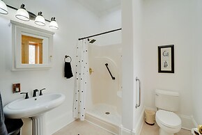 Spacious Mcarthur Home: Private Hot Tub + Pond!