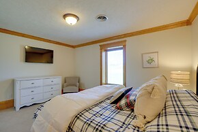 Spacious Mcarthur Home: Private Hot Tub + Pond!