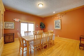 Spacious Mcarthur Home: Private Hot Tub + Pond!