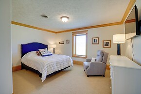 Spacious Mcarthur Home: Private Hot Tub + Pond!