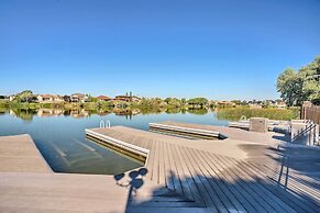 Moses Lake Retreat w/ Salt Water Hot Tub!