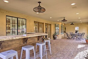 11 Mi to Phoenix: Tempe Escape w/ Patio & Bar!