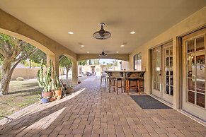 11 Mi to Phoenix: Tempe Escape w/ Patio & Bar!