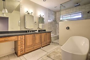 11 Mi to Phoenix: Tempe Escape w/ Patio & Bar!
