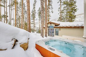 Vail Mountain Retreat w/ Hot Tub & Deck!