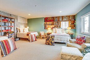 Vail Mountain Retreat w/ Hot Tub & Deck!