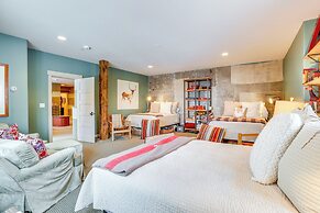 Vail Mountain Retreat w/ Hot Tub & Deck!