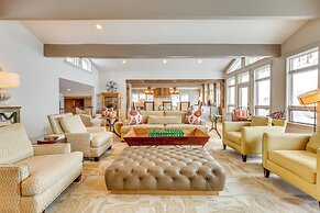 Vail Mountain Retreat w/ Hot Tub & Deck!