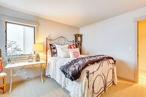 Vail Mountain Retreat w/ Hot Tub & Deck!