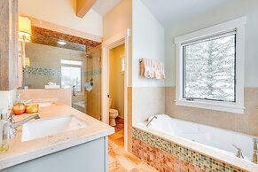 Vail Mountain Retreat w/ Hot Tub & Deck!