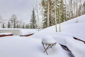 Vail Mountain Retreat w/ Hot Tub & Deck!