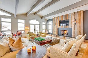 Vail Mountain Retreat w/ Hot Tub & Deck!