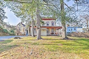 Historic Poughkeepsie Apt - Walkable Location