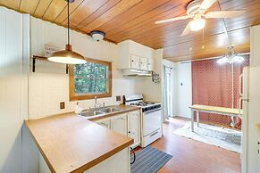 Edgemont Home w/ Deck ~ 9 Mi to Greers Ferry Lake!