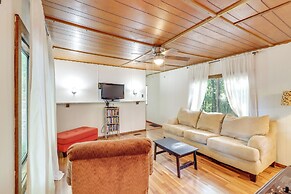 Edgemont Home w/ Deck ~ 9 Mi to Greers Ferry Lake!