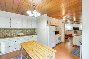 Edgemont Home w/ Deck ~ 9 Mi to Greers Ferry Lake!