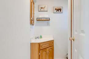 Quaint Smoky Mountain Cabin Rental w/ Patio