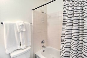 Near Hiking: Modern Heber-overgaard Cabin w/ Deck