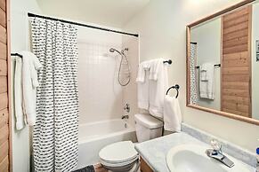 Near Hiking: Modern Heber-overgaard Cabin w/ Deck