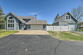 Coloma Escape: Pool, Hot Tub < 1 Mi to Lake!