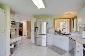 Coloma Escape: Pool, Hot Tub < 1 Mi to Lake!