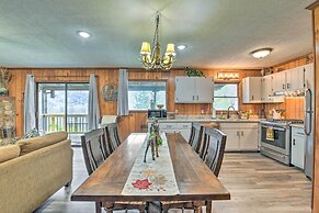 Cozy Maggie Valley Cabin, 1 Mi to Tube World!