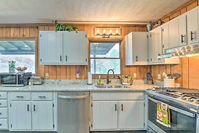 Cozy Maggie Valley Cabin, 1 Mi to Tube World!