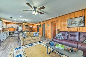 Cozy Maggie Valley Cabin, 1 Mi to Tube World!