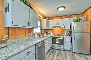 Cozy Maggie Valley Cabin, 1 Mi to Tube World!