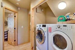 Dog-friendly Nutrioso Cabin w/ Wraparound Porch!