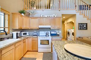 Dog-friendly Nutrioso Cabin w/ Wraparound Porch!