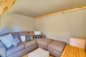 Dog-friendly Nutrioso Cabin w/ Wraparound Porch!