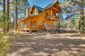 Dog-friendly Nutrioso Cabin w/ Wraparound Porch!