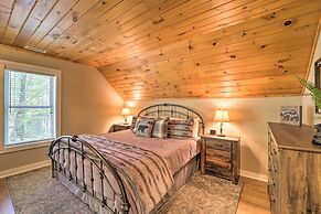 Woodsy Mountain-view Getaway w/ Hot Tub!