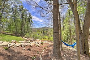 Woodsy Mountain-view Getaway w/ Hot Tub!