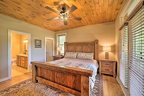 Woodsy Mountain-view Getaway w/ Hot Tub!